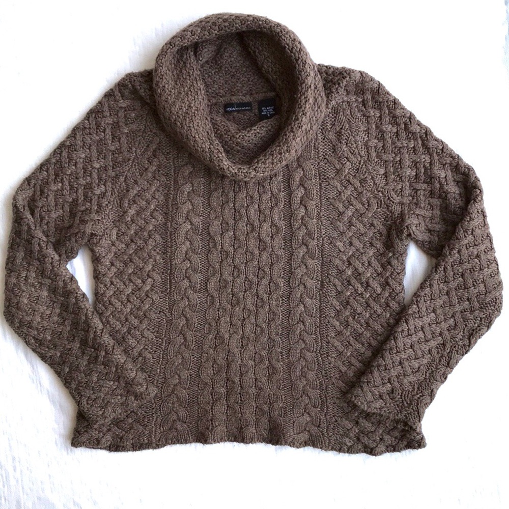 VS/ MODA international chunky cable knit sweater